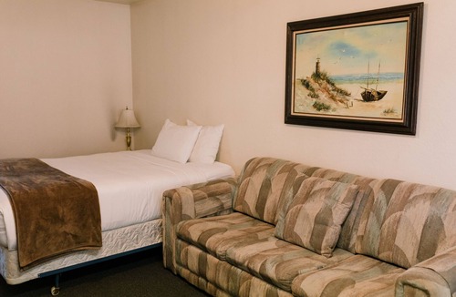 Long Barn Cabin | The Long Barn Lodge - Standard Cabins