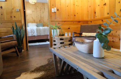 June Lake Hotel | The Loop 2 Bedroom Suite at Lake Front Cabins