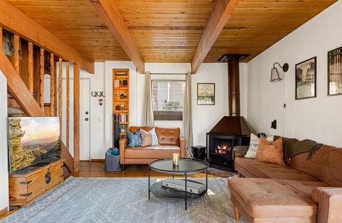 Big Bear Lake Ski Chalet | The Lounging Lodge near the Village!