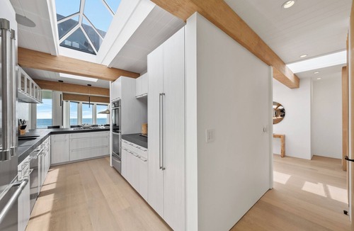 Eastern Malibu House | The Malibu Rd Tree House l Beachfront & Central