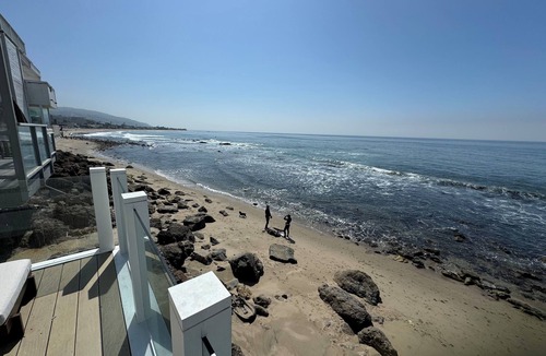 Eastern Malibu House | The Malibu Rd Tree House l Beachfront & Central