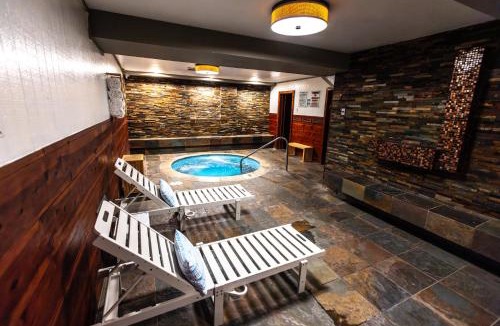 Mammoth Lakes Hotel | The Mammoth Creek Inn