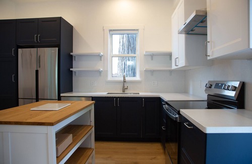 San Rafael House | The Marin Modern, 2BR/2BA + Private Garage