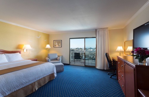 San Leandro Hotel | The Marina Inn on San Francisco Bay