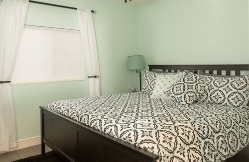 Paso Robles Cottage | THE MARTINI LOUNGE- The Westside Cottages 2 Bed/1 Bath with Jacuzzi