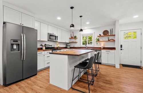 Redding House | The Mesa Loft : Central, Cozy, Bright