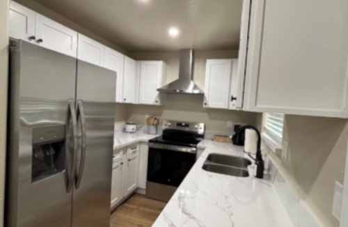 Raisin House | The Mini Stone House - 2-bedroom house near Airport.