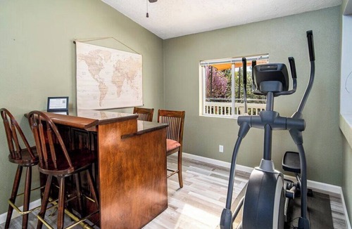 Mariposa House | The Nest-2 K Beds-Game Room-Deck-5 min to Mariposa