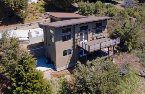 Julian House | The North Peak Retreat - Mountain Modern! Views, Gym, Pet Friendly