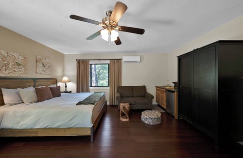 O'Brien Bed & Breakfast | The Nuthatch- A Room With a Forest View.