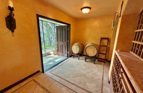 San Rafael House | The Oak - Luxury Mansion in San Rafael | Hottub