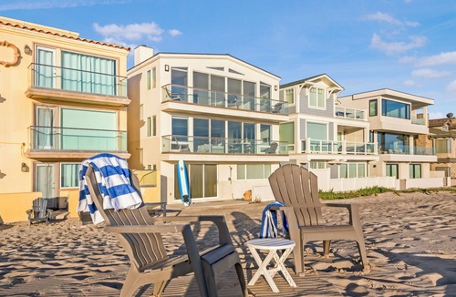 Hollywood Beach House | The Oxnard Oasis, Beachfront Bliss – Walk Straight Onto the Sand from Your Door!