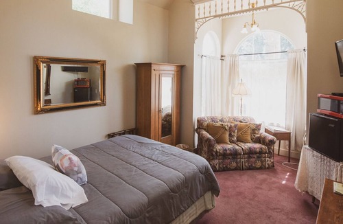 Jamestown Hotel | The Palm Hotel