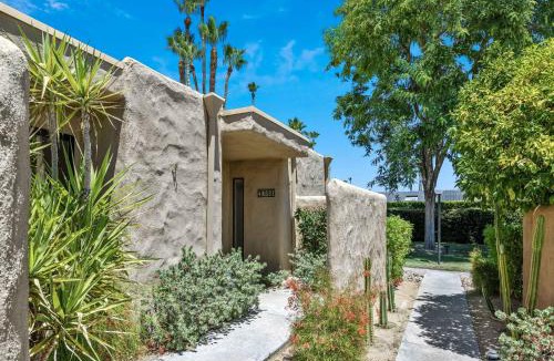 Palm Springs House | The Palm Springs Gem- Waverly Park Condo Monthly Stays