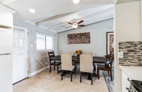 Santa Clarita House | The Perfect Vacation Spot Near Six Flags
