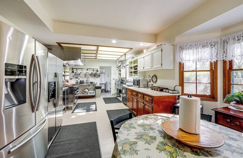 Lodge Hill House | 'The Pickford House' - Luxury Central Coast Stay!