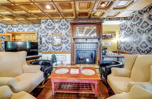 Lodge Hill House | 'The Pickford House' - Luxury Central Coast Stay!