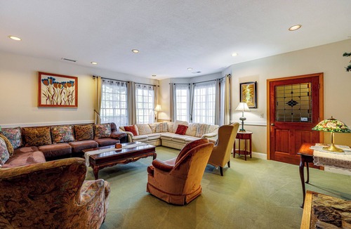 Lodge Hill House | 'The Pickford House' - Luxury Central Coast Stay!
