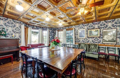 Lodge Hill House | 'The Pickford House' - Luxury Central Coast Stay!