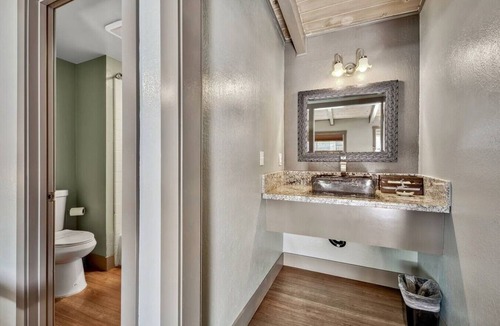 Lakeside Park Cabin | The Pine Queen at Blue Jay Lodge