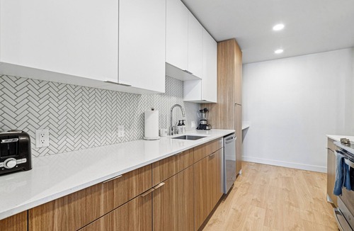 Marina del Rey Apartment | The Platinum Pearl' Marina Spirit Front Row Water View Pool, Gym