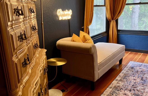 Nevada City House | The Prohibition Hideaway- 1920s themed home! 7 min walk to downtown Nevada City
