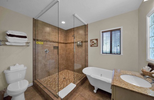 O'Brien Bed & Breakfast | The Robin- A Room With a Forest View