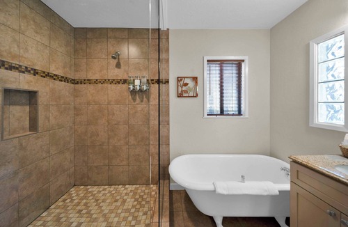 O'Brien Bed & Breakfast | The Robin- A Room With a Forest View