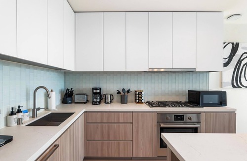 Downtown Bed & Breakfast | The Rose Quartz' Rooftop Pool, Luxury 2BR 2BA Santa Monica Beach, Walk To Pier