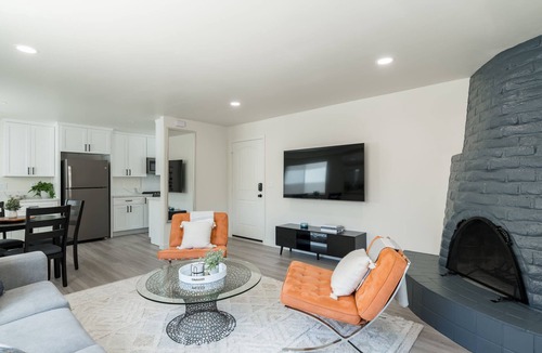 Beach Barber Tract Condo | The Rosemont III - Upscale 2BR Near the Beach