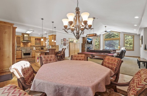 Christmas Valley House | The Salty Pine - Pool Table + Dogs + BBQ