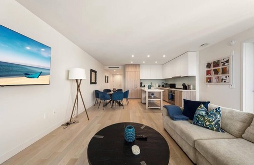 Pico Apartment | The Sapphire Nest Luxe 2BR with Ocean-View Rooftop Heated Pool, Gym & Fire Pit