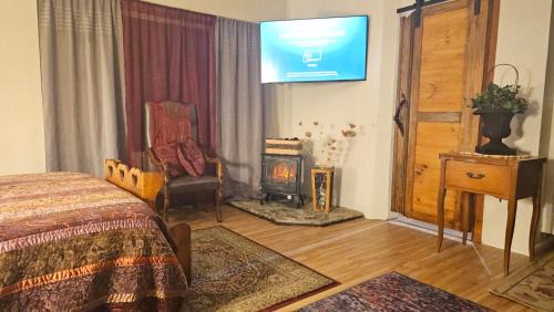 Oakhurst Apartment | The Secret Hideaway