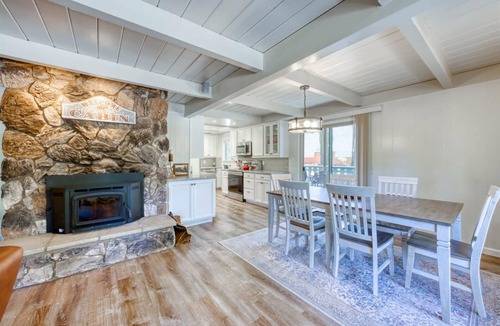 Sierra Cedars Cabin | The Shaver Cozy Cottage 5 Min to Downtown 10 Min to Lake 25 Min to China Peak