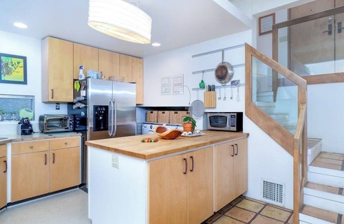 Marine Terrace House | The Silver Lady | Retro-Chic Retreat w/Huge Mountain-View Deck | Near Beach