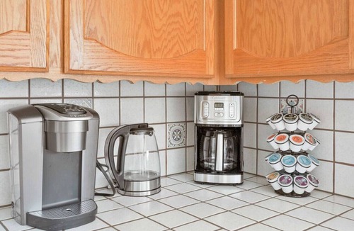 Redding House | The Songbird 99 - Pool, Hot Tub, Pet Friendly, EV