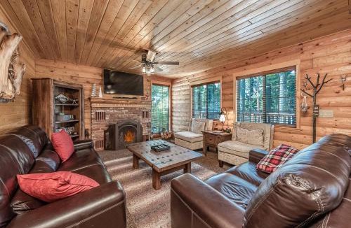 Sierra Cedars House | The Stew Cabin Cozy Escape Fireside Memories