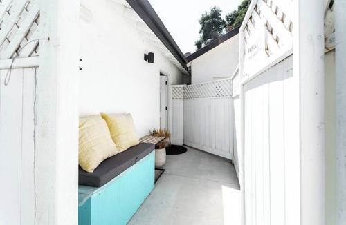 Meiners Oaks Apartment | 'The Sweet Pad' - Cozy Studio with WiFi and AC in lovely Ojai