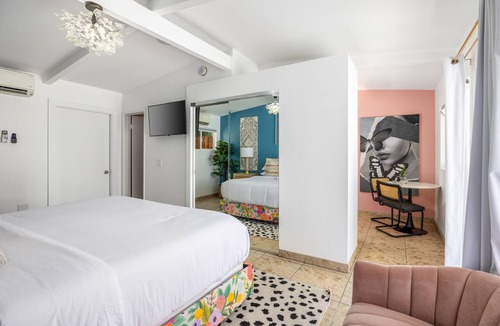 Warm Sands Hotel | The Taylor Suite · Dog-Friendly Yard, Palm Springs