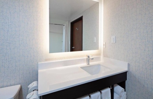 Davis Tract House | The top-notch amenities at our room in Oakland