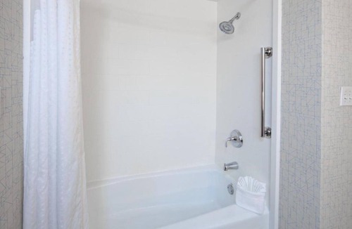 Davis Tract House | The top-notch amenities at our room in Oakland