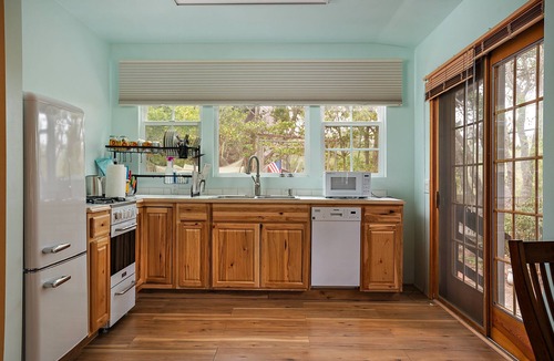 Marine Terrace House | The Treetop House Pet Friendly