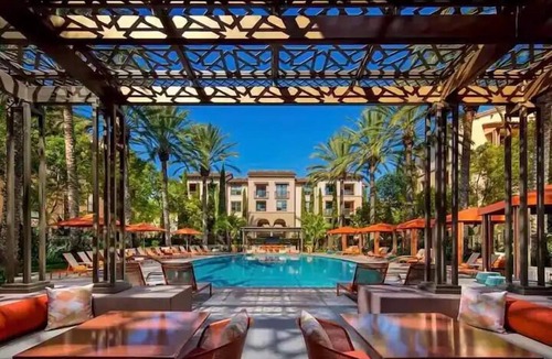 Irvine Research Center Apartment | The Village 5 Mins Walk Distance to Irvine Spectrum Center