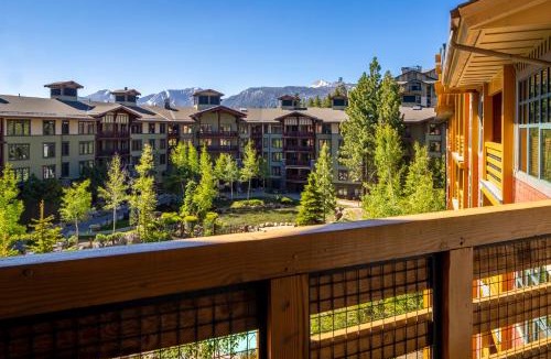 Mammoth Lakes Resort | The Village Lodge