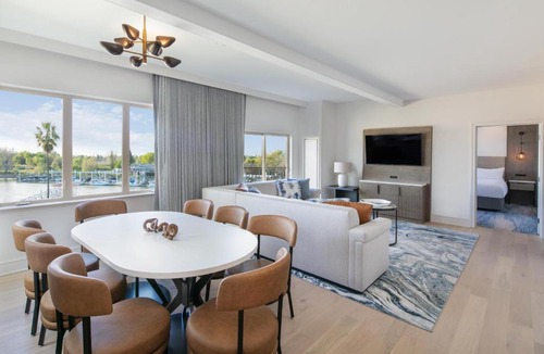 Little Pocket Hotel | The Westin Sacramento Hotel & Marina