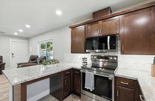 Auberry Apartment | The White House | Coveted Triplex Near Lake
