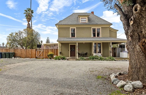 South Redlands House | The whole group will be comfortable in this spacious and unique space.