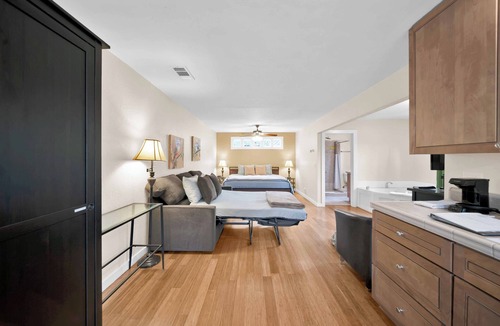 O'Brien Bed & Breakfast | The Woodpecker- A Room With a Forest View