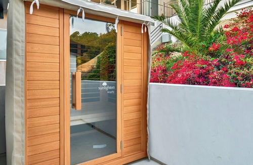 Corona del Mar House | This house is a 4 bedroom(s), 4 bathrooms, located in Newport Beach, CA.
