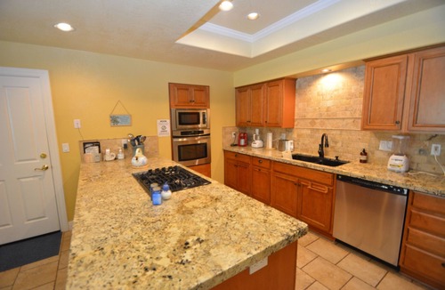 Bass Lake House | This townhouse is a 3 bedroom(s), 3 bathrooms, located in Bass Lake, CA.